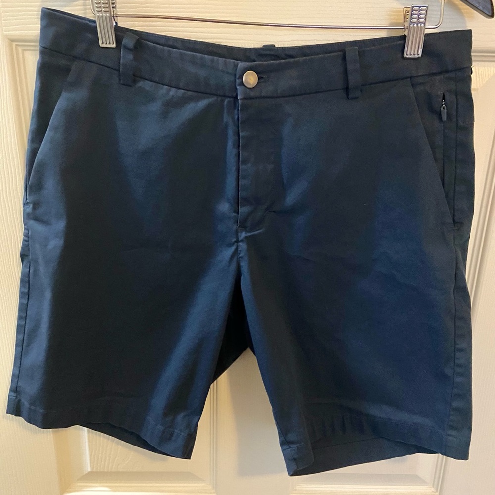 Lululemon Classic Oxford Shorts 33W, 8” inseam